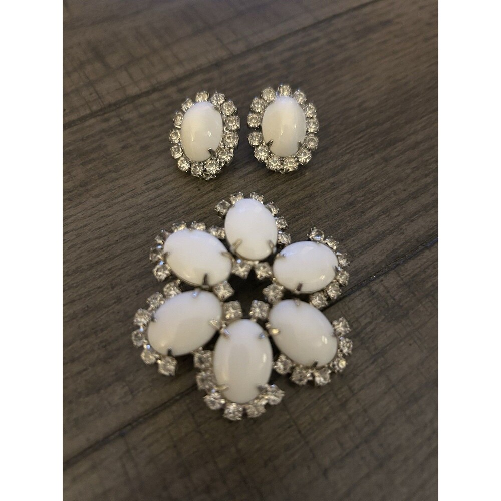 Vintage Weiss Silver Tone White & Rhinestone Brooch With Matching Earrings